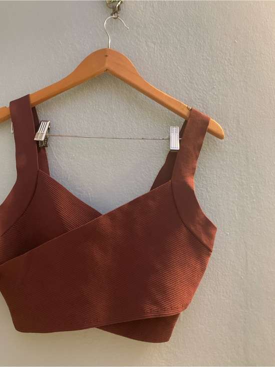 Aritzia Tops - Babaton Sculpt Knit Crop Top
